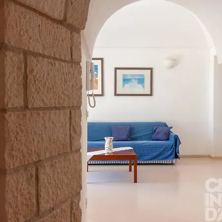 Trullo Glicine Ostuni