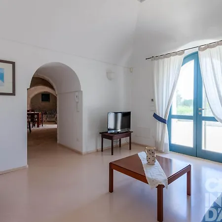 Trullo Glicine * Ostuni